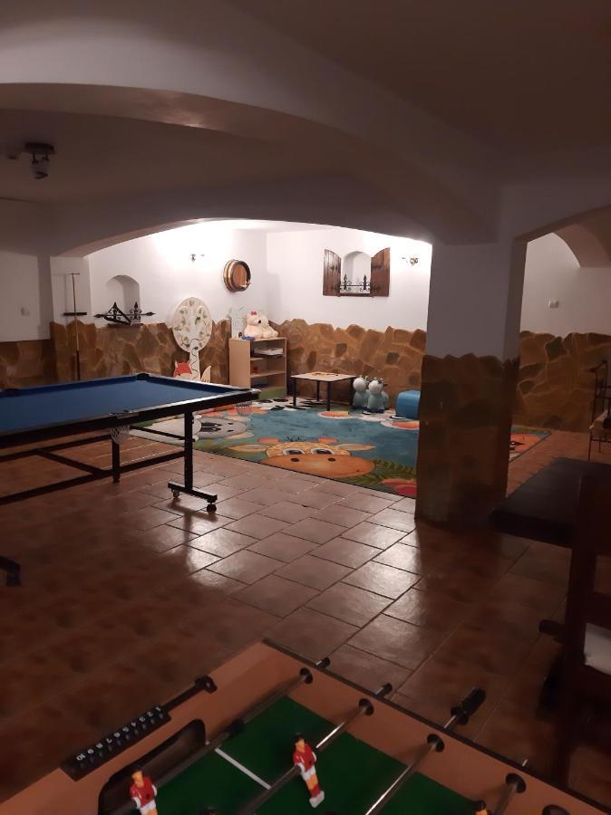 Pensiunea Hora cu Brazi Zărneşti Exterior foto