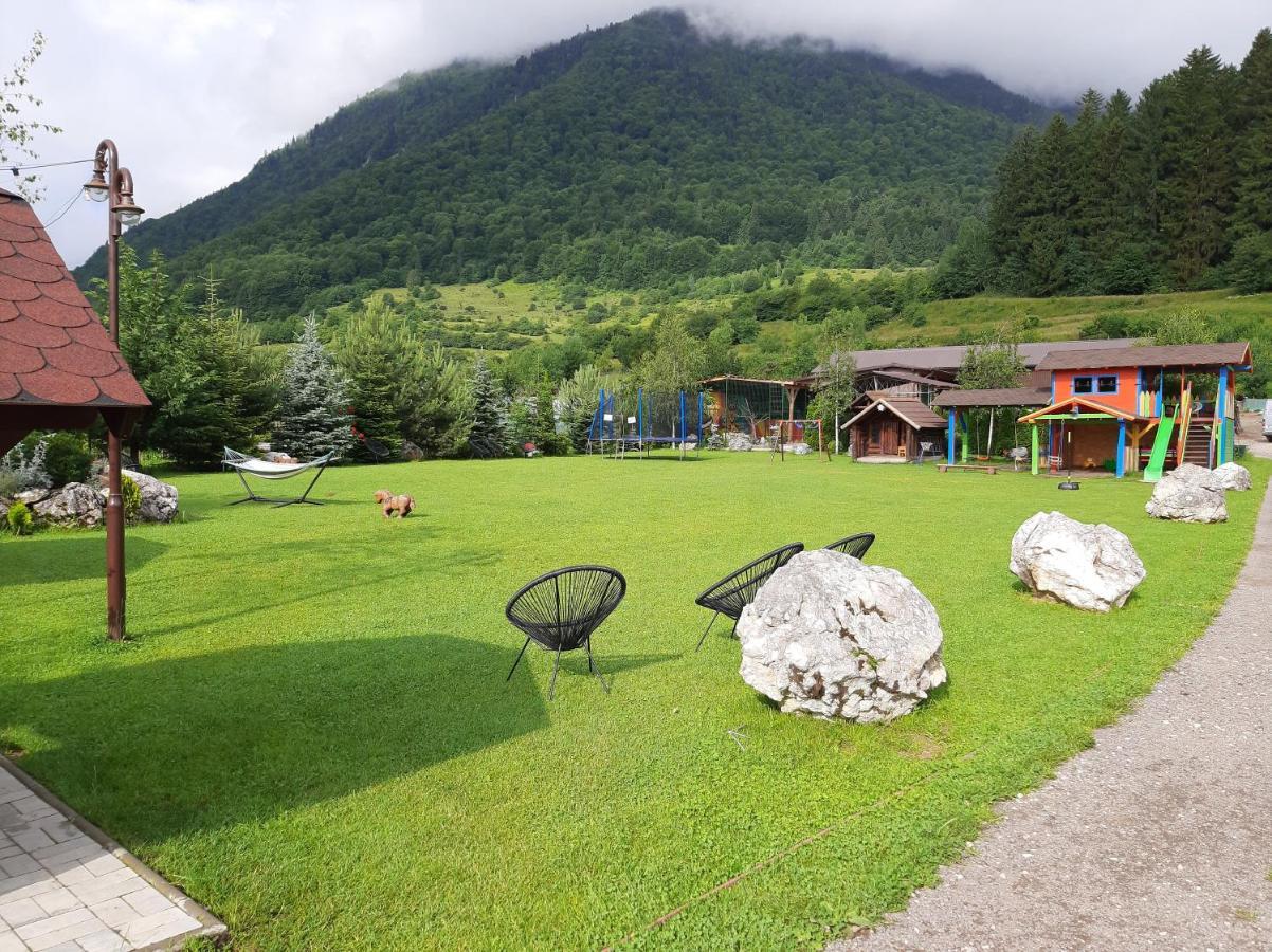 Pensiunea Hora cu Brazi Zărneşti Exterior foto