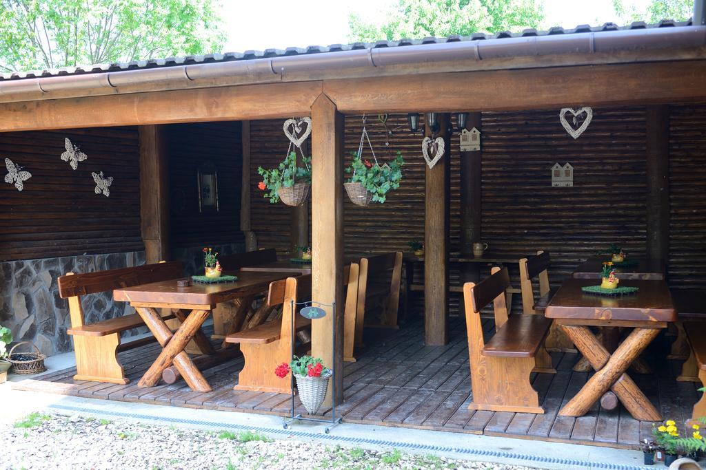 Pensiunea Hora cu Brazi Zărneşti Exterior foto
